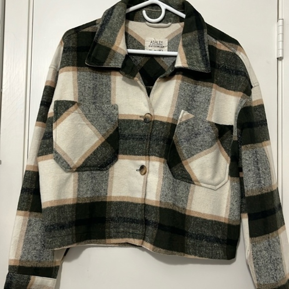 Ashley outerwear cropped button down 6% wool jacket large